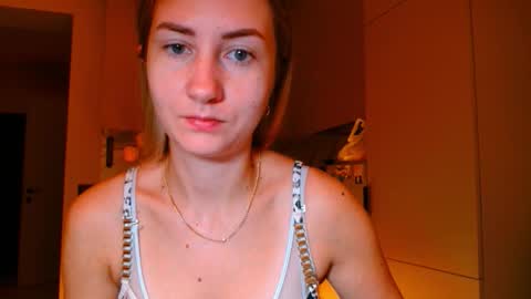  Kira  online show from November 11, 5:40 am