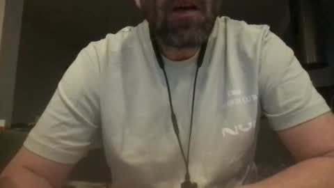 Snapshot of tallboy77eu chatting on April 21, 6:23 pm Aligator online show from April 21, 6:23 pm