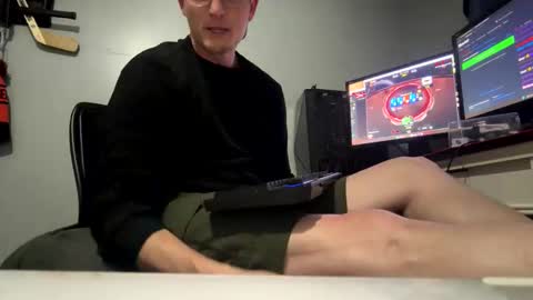 Snapshot of tallglassowater9cut459014 chatting on June 7, 9:02 am first stream was very fun grateful for every follow and super active chat online show from June 7, 9:02 am