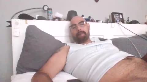 Snapshot of talllatino310 chatting on June 5, 9:42 pm talllatino310 online show from June 5, 9:42 pm