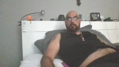 Snapshot of talllatino310 chatting on June 25, 7:51 pm talllatino310 online show from June 25, 7:51 pm