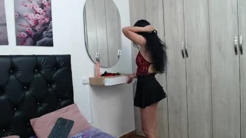 Hi im sara online show from April 18, 1:04 pm