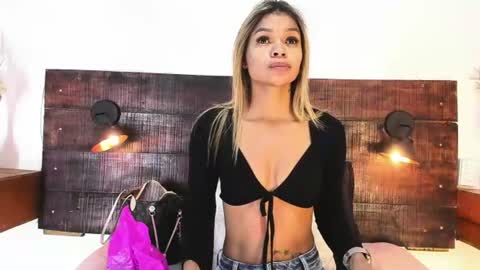 Snapshot of tamara_sanz1 chatting on June 12, 10:58 am online show from June 12, 10:58 am