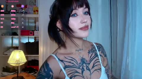 Snapshot of tamaracampell chatting on June 1, 12:29 pm Cami 3 online show from June 1, 12:29 pm