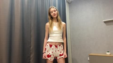 Melissa online show from April 8, 1:22 pm