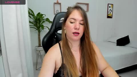 Snapshot of tamy_shine87 chatting on February 17, 3:25 am Im Samy online show from February 17, 3:25 am