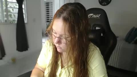 Snapshot of tamy_shine87 chatting on February 21, 7:04 pm Im Samy online show from February 21, 7:04 pm