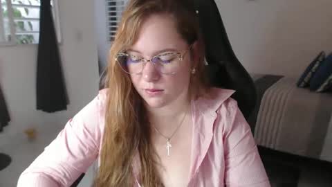 Snapshot of tamy_shine87 chatting on February 22, 9:13 pm Im Samy online show from February 22, 9:13 pm