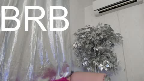 Snapshot of tamyeliot chatting on December 17, 6:56 am Tamy online show from December 17, 6:56 am