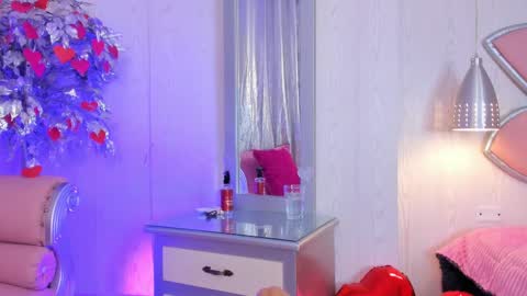 Snapshot of tamyeliot chatting on February 14, 1:02 am Tamy online show from February 14, 1:02 am