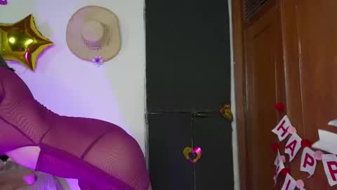 Snapshot of tamyeliot chatting on September 26, 4:27 am Tamy online show from September 26, 4:27 am