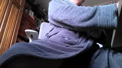 Snapshot of taneyone chatting on April 21, 7:14 am taneyone online show from April 21, 7:14 am