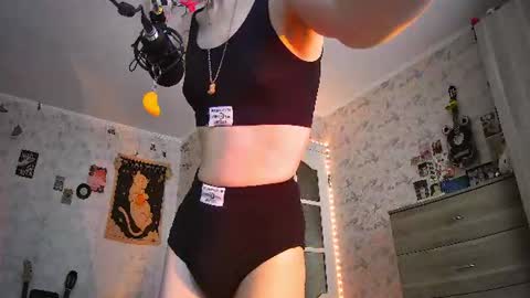 Snapshot of tangerine4dreams chatting on June 23, 8:34 am Milena Kuprianova online show from June 23, 8:34 am
