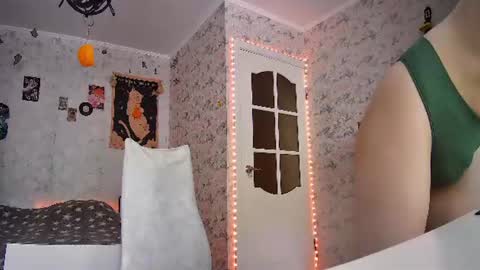Snapshot of tangerine4dreams chatting on June 24, 8:02 am Milena Kuprianova online show from June 24, 8:02 am