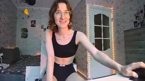Snapshot of tangerine4dreams chatting on June 30, 9:10 am Milena Kuprianova online show from June 30, 9:10 am