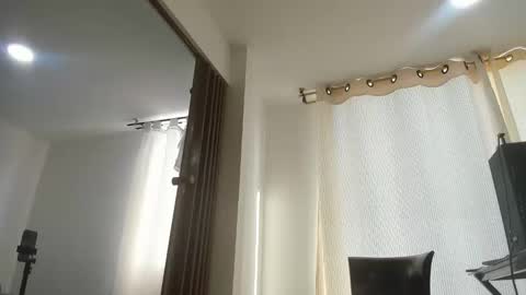 taniabonnet  online show from March 7, 1:08 pm