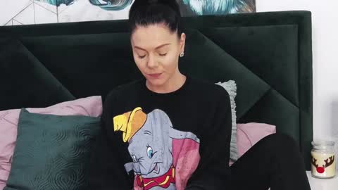 Snapshot of taniyagrey chatting on December 18, 10:40 am tanyaGrey online show from December 18, 10:40 am