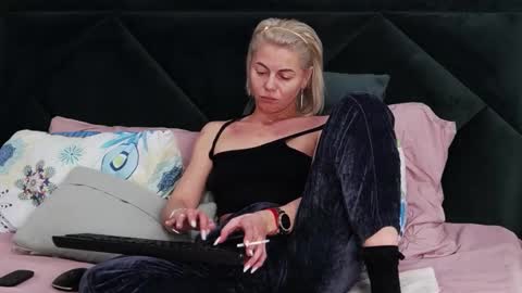 tanyaGrey online show from March 5, 7:48 am