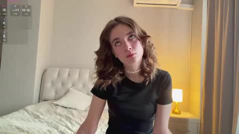 Mia online show from April 19, 1:49 am