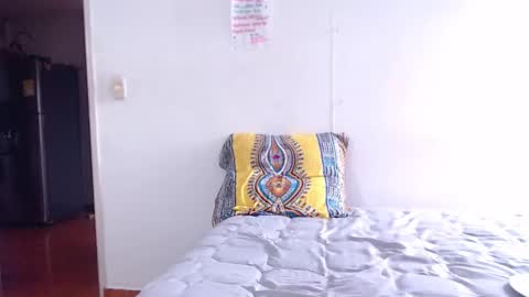 Snapshot of tantricroots chatting on February 23, 7:49 pm Angeline Follow online show from February 23, 7:49 pm