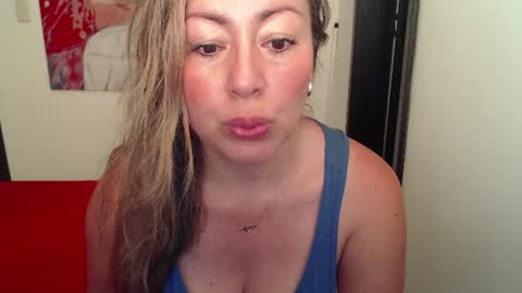 Snapshot of tanyagrace chatting on June 30, 11:28 pm Christmas online show from June 30, 11:28 pm