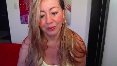 Snapshot of tanyagrace chatting on July 24, 11:14 pm Christmas online show from July 24, 11:14 pm