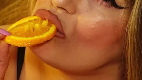 TanyaJade online show from April 18, 9:59 pm