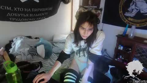 Snapshot of tap_forty chatting on May 1, 12:37 am tap_forty online show from May 1, 12:37 am
