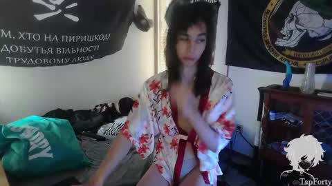 Snapshot of tap_forty chatting on May 27, 4:59 pm tap_forty online show from May 27, 4:59 pm