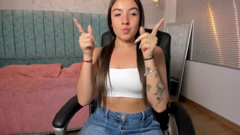 Snapshot of tara_parker chatting on February 5, 12:21 pm Tara online show from February 5, 12:21 pm