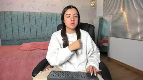 Snapshot of tara_parker chatting on February 13, 1:18 pm Tara online show from February 13, 1:18 pm