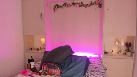  T A R A  online show from March 14, 4:29 am