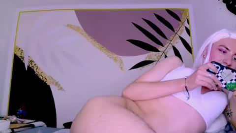 Snapshot of targaryenlady chatting on March 7, 3:51 am targaryenlady online show from March 7, 3:51 am