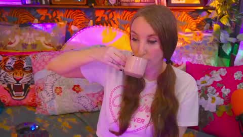 Snapshot of task_manager chatting on July 22, 10:18 am Vivian Clark online show from July 22, 10:18 am