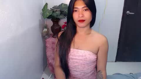 Snapshot of tasteofinnocent69 chatting on April 1, 10:16 am online show from April 1, 10:16 am