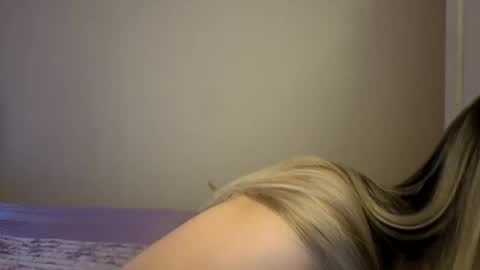 Snapshot of tateisblonde chatting on May 26, 9:11 pm tateisblonde online show from May 26, 9:11 pm