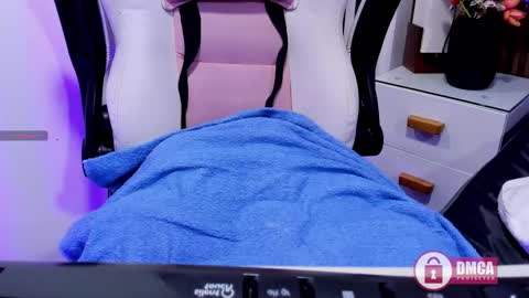 Snapshot of tatiana_vegha chatting on February 9, 12:31 pm i am tatiana online show from February 9, 12:31 pm