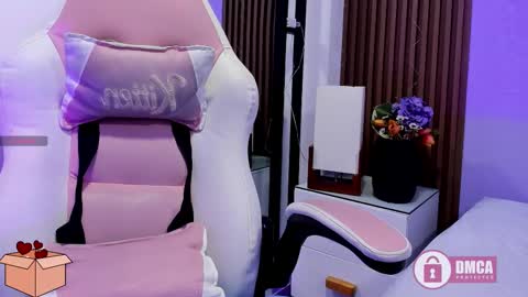 Snapshot of tatiana_vegha chatting on February 21, 12:06 pm i am tatiana online show from February 21, 12:06 pm