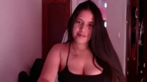 Snapshot of tatianaez22 chatting on April 27, 3:21 pm tatianaez22 online show from April 27, 3:21 pm