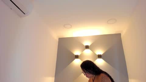 Snapshot of tatii_moon chatting on October 19, 4:02 am Tati online show from October 19, 4:02 am