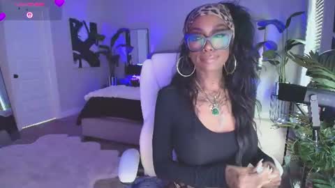Snapshot of tatted_vixen chatting on June 12, 7:46 pm Tatted Queen online show from June 12, 7:46 pm