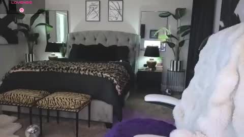 Snapshot of tatted_vixen chatting on August 3, 8:56 pm Tatted Queen online show from August 3, 8:56 pm