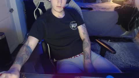 tattedhubs5 online show from October 24, 8:27 pm
