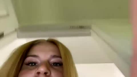 Snapshot of tattedlilmama chatting on July 8, 3:27 pm Tattedlilmama online show from July 8, 3:27 pm