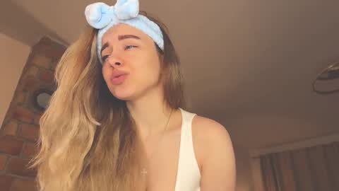 Snapshot of tatti_1 chatting on December 7, 5:26 am Tata online show from December 7, 5:26 am