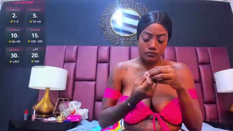 Snapshot of tattibell1 chatting on July 17, 10:03 pm tattibell1 online show from July 17, 10:03 pm