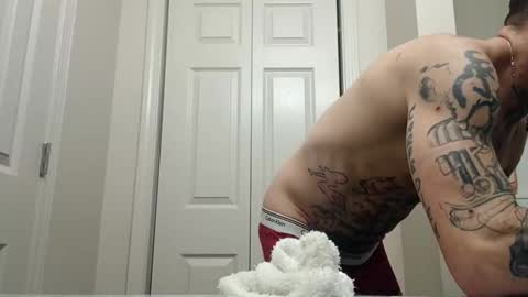 Snapshot of tattoo3333 chatting on November 5, 9:59 pm tattoo3333 online show from November 5, 9:59 pm