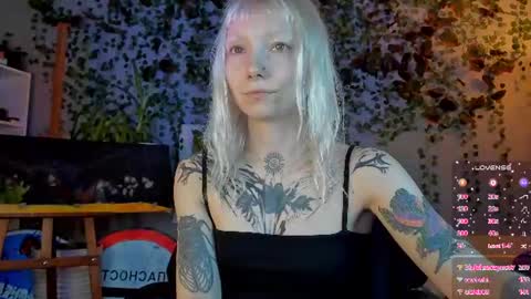 Snapshot of tattoo_artbaby chatting on July 23, 6:22 am tattoo_artbaby online show from July 23, 6:22 am