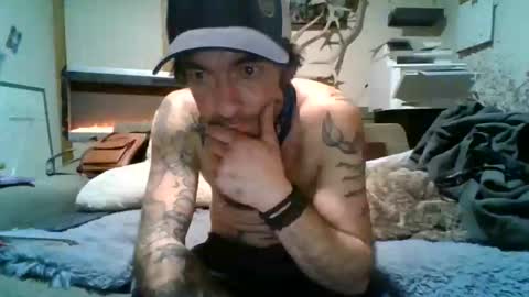 Snapshot of tattoodrancher chatting on October 27, 5:44 am tattood rancher online show from October 27, 5:44 am