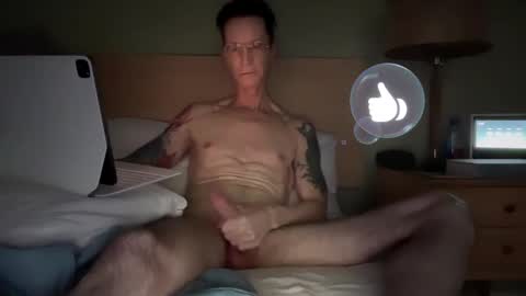 Snapshot of tattooed_love_boy chatting on January 18, 10:06 pm tattooed love boy online show from January 18, 10:06 pm